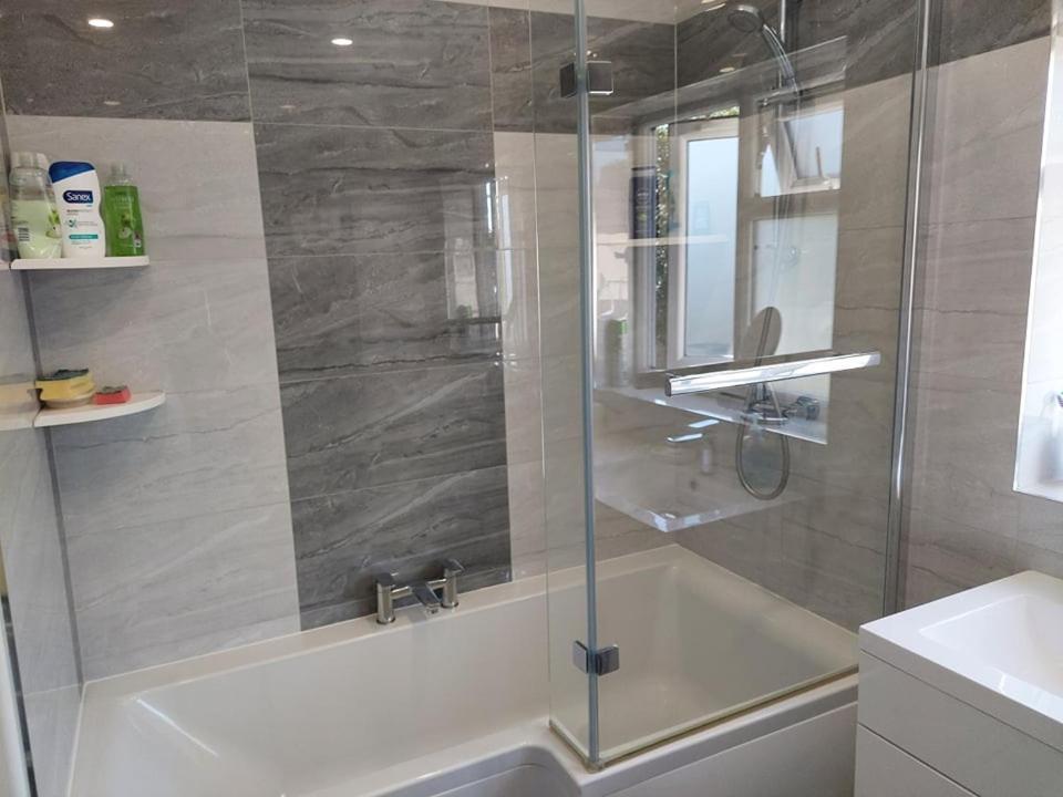 Home Accommodation Southampton Eksteriør bilde