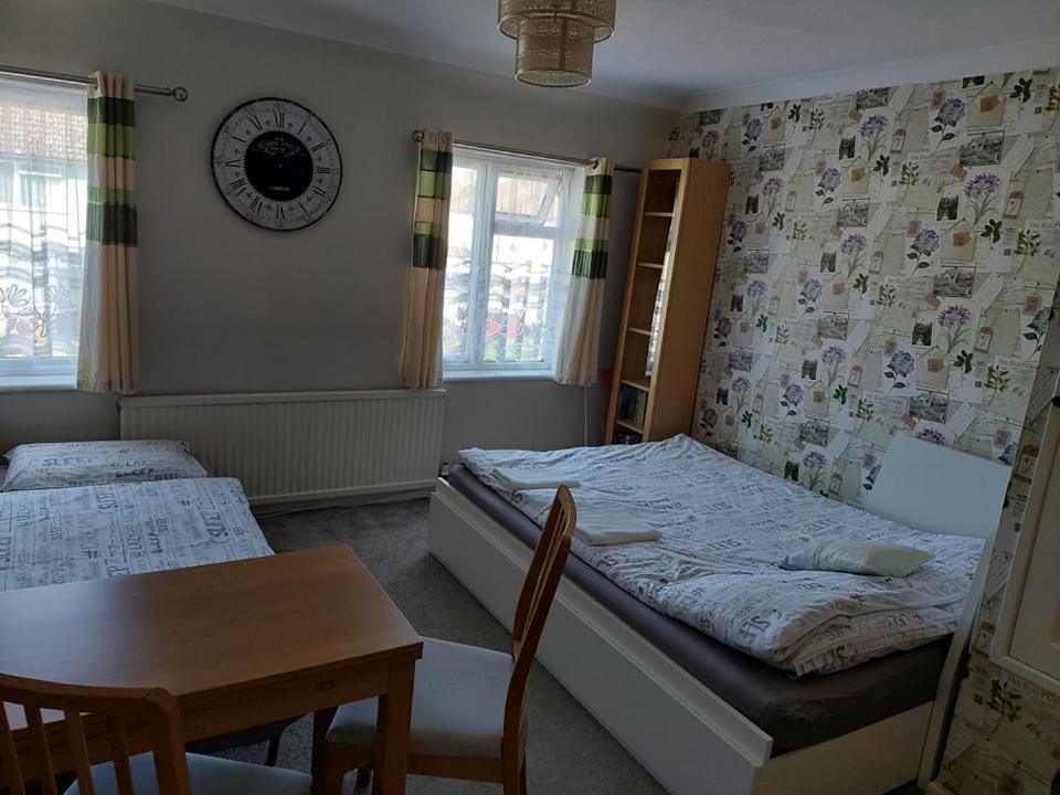 Home Accommodation Southampton Eksteriør bilde