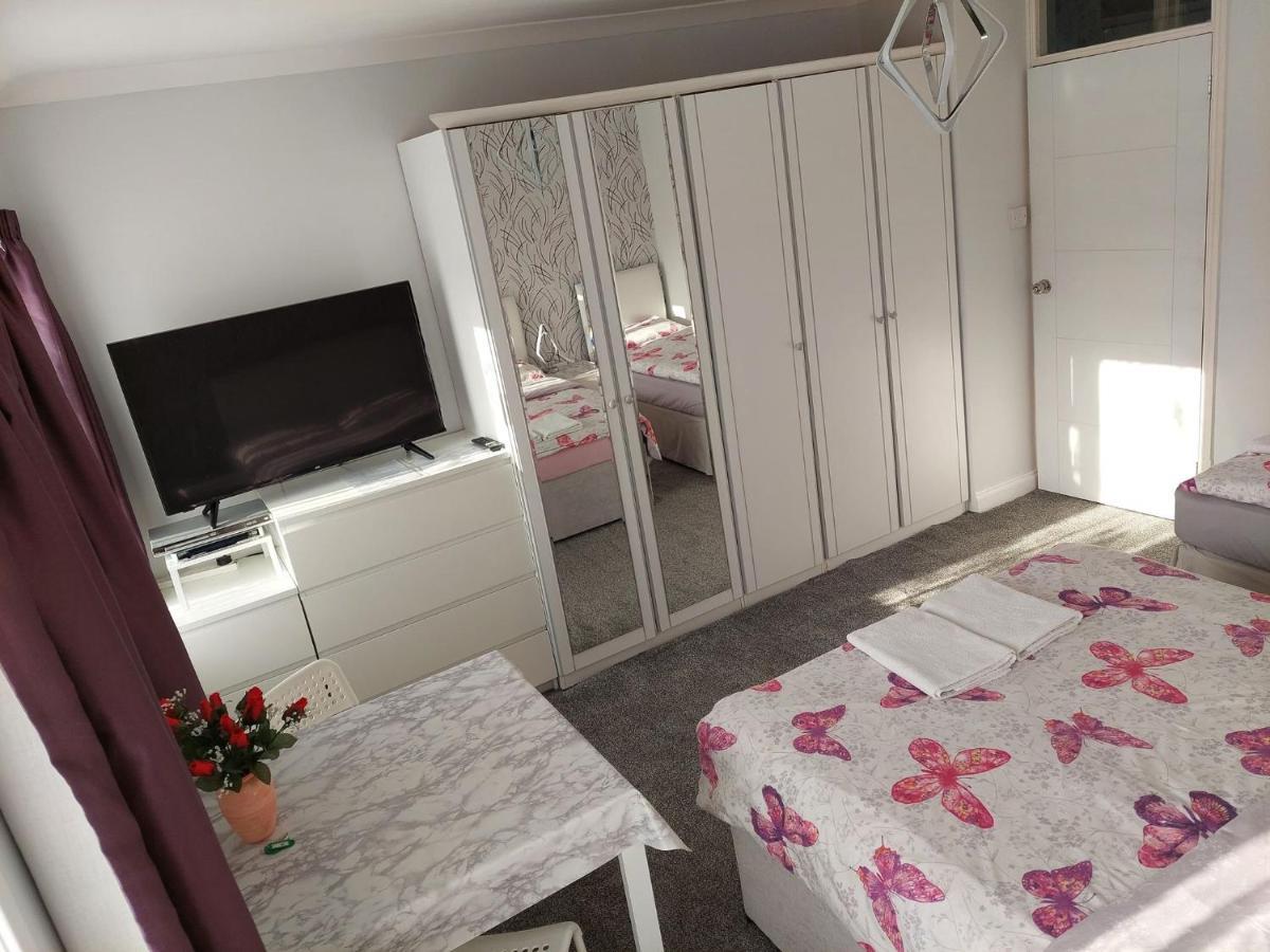Home Accommodation Southampton Eksteriør bilde