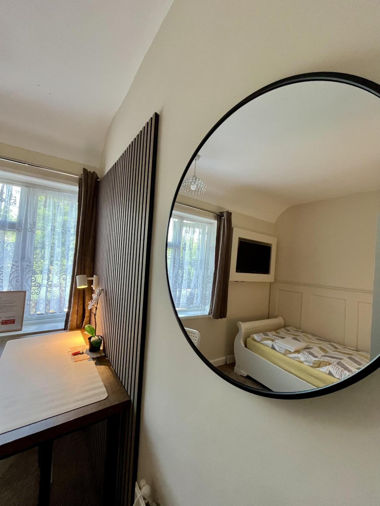 Home Accommodation Southampton Eksteriør bilde